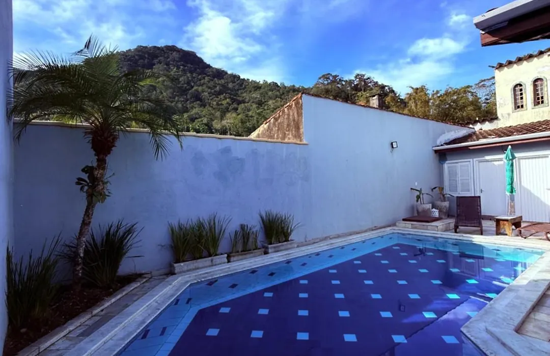 Casa grande com piscina churrasqueira e garagem Praia do Lázaro Ubatuba-1